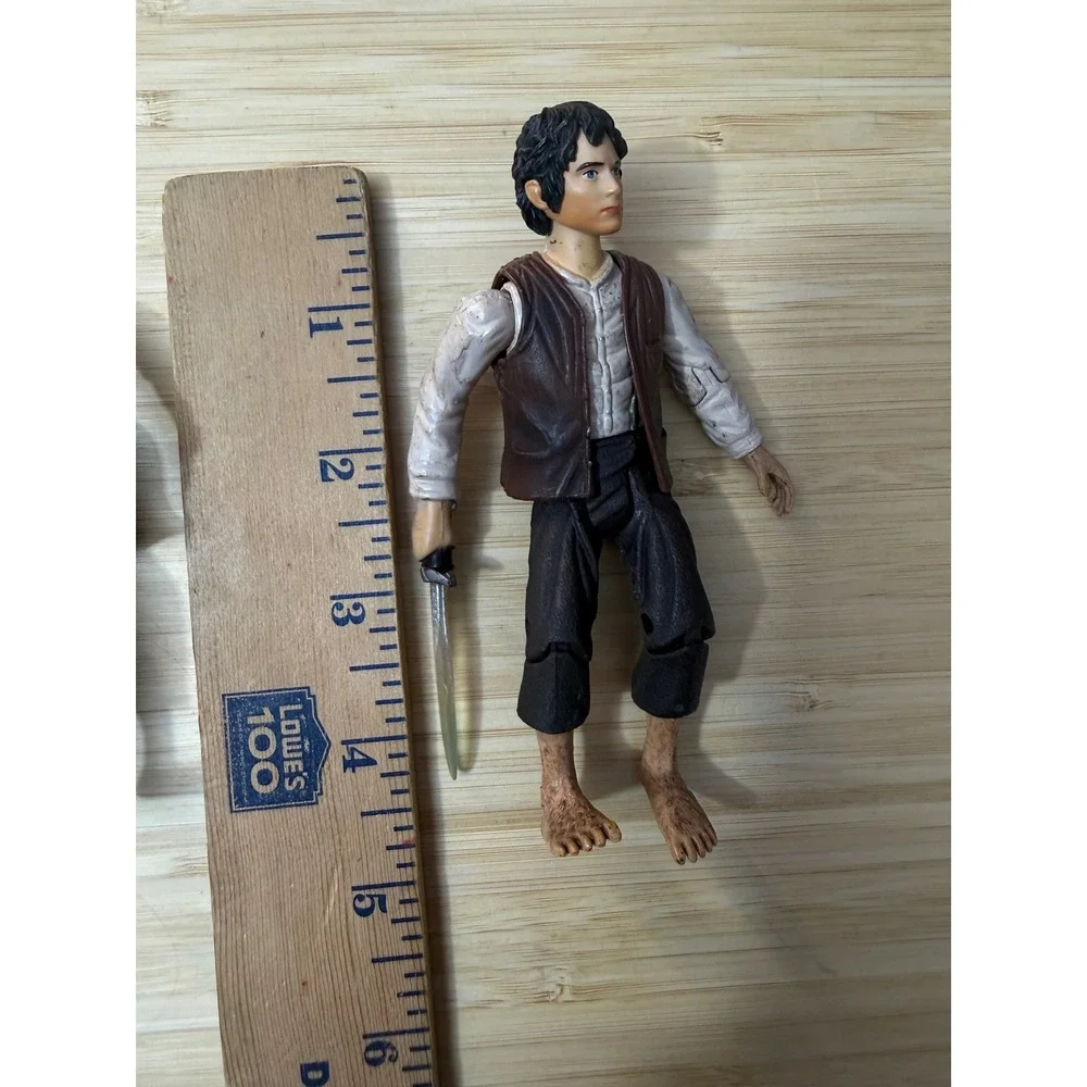 Lord of the Rings Toy Biz Hobbit Action Figure Lot Frodo Sam Merry Accessories